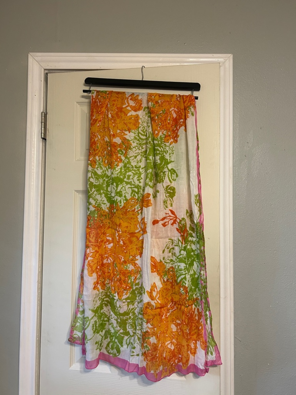 Moving🧘🏽♀️Sale J, Jill pink orange floral scarf